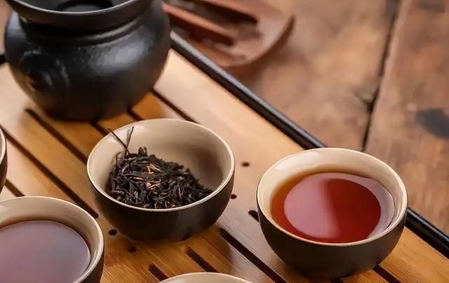 医生：马上停止喝这种茶水，毁肝毁肾还伤胃，有些人还是每天喝！