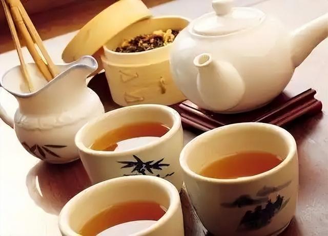 医生：马上停止喝这种茶水，毁肝毁肾还伤胃，有些人还是每天喝！