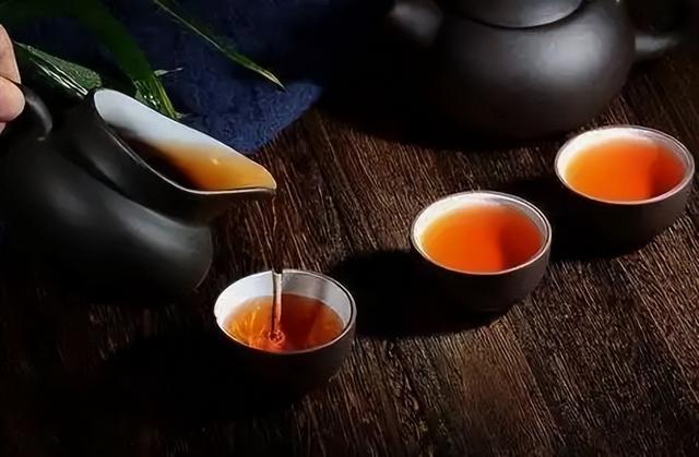 医生：马上停止喝这种茶水，毁肝毁肾还伤胃，有些人还是每天喝！