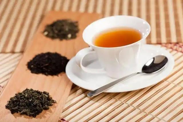 医生：马上停止喝这种茶水，毁肝毁肾还伤胃，有些人还是每天喝！