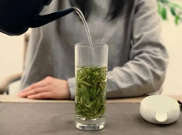 “血栓大户”被揪出，肥肉十倍，提醒：不想血管出问题，一定少吃