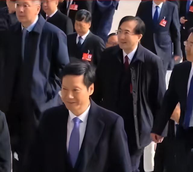 两会第一天，传出了2大好消息！网友拍手叫好：这才是人民好代表