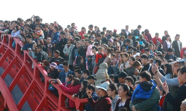 两会第一天，传出了2大好消息！网友拍手叫好：这才是人民好代表