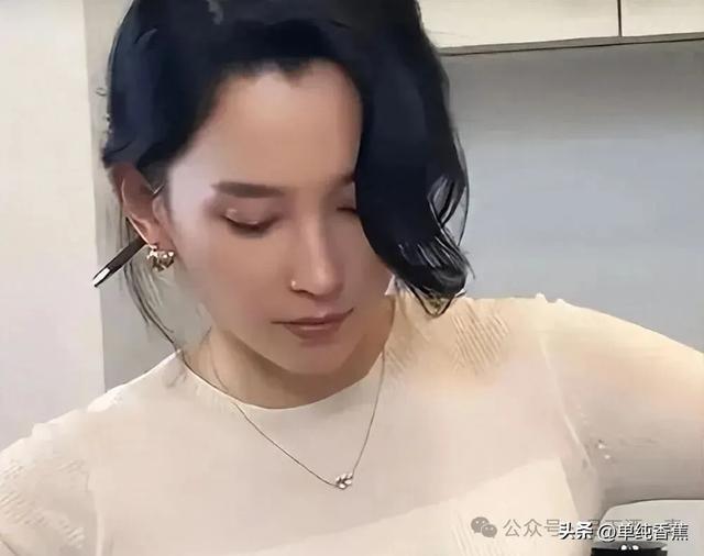 53岁汪峰真有口福，小20岁女友森林北亲自下厨，颜值爆表！