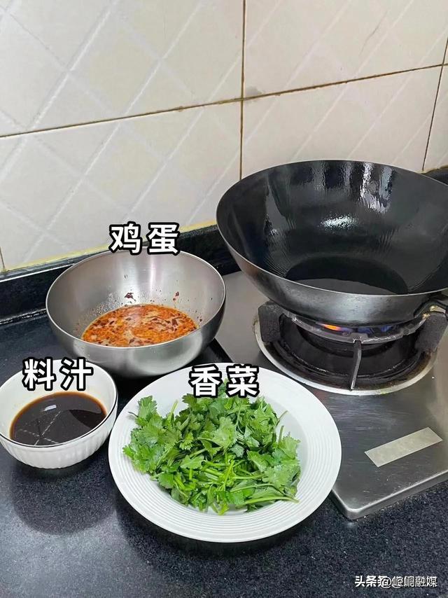 “补品一堆，不如香菜一把”，每天吃一点，作用非常大，别不懂