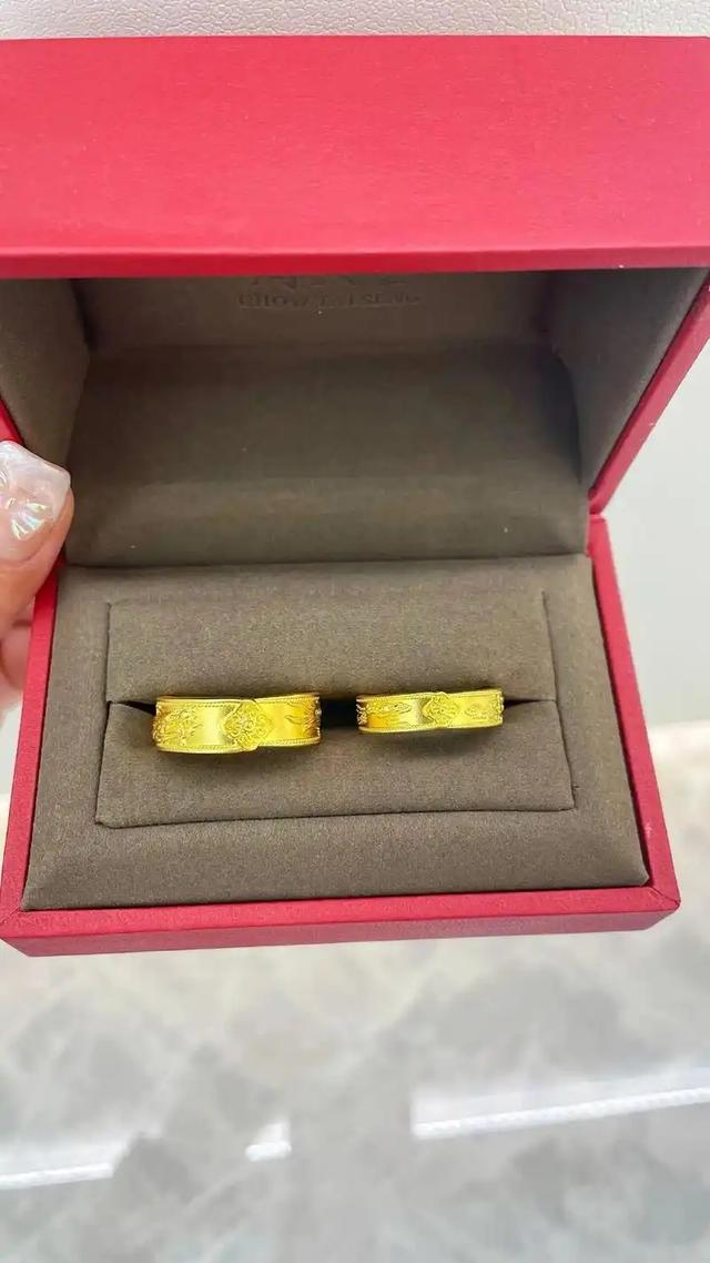 胆大包天！女子冒充亲友混进喜宴，偷窃礼金被抓包，遭群殴后刑拘