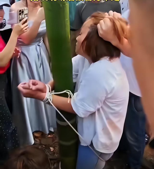 胆大包天！女子冒充亲友混进喜宴，偷窃礼金被抓包，遭群殴后刑拘