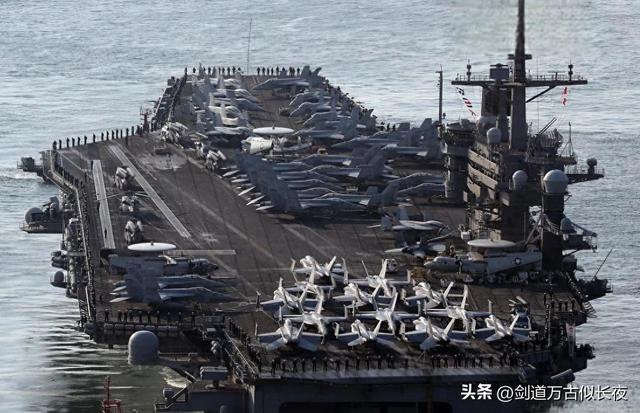 走了？中国5架军机“热情押送”卡尔文森号，法国航母现异常倾斜