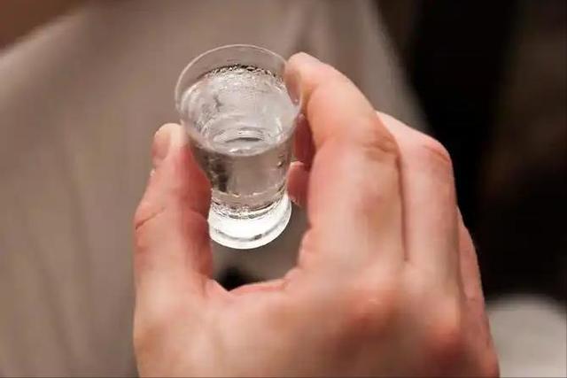 为什么肝硬化越来越多？医生：或与熬夜无关，多半是这4事做多了