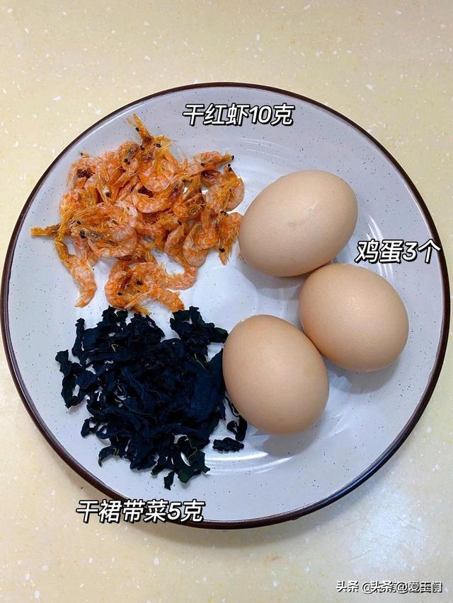 它被称为“聪明菜”含钙量是牛奶的10倍，孩子长高期千万不要错过