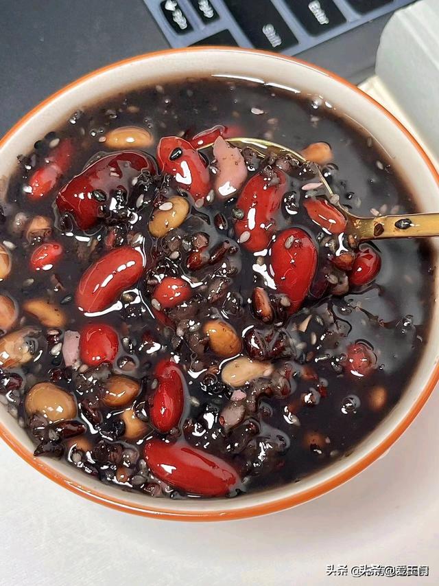 春季养生好时节，建议女人多吃“黑色食物”，滋补养血，气色好