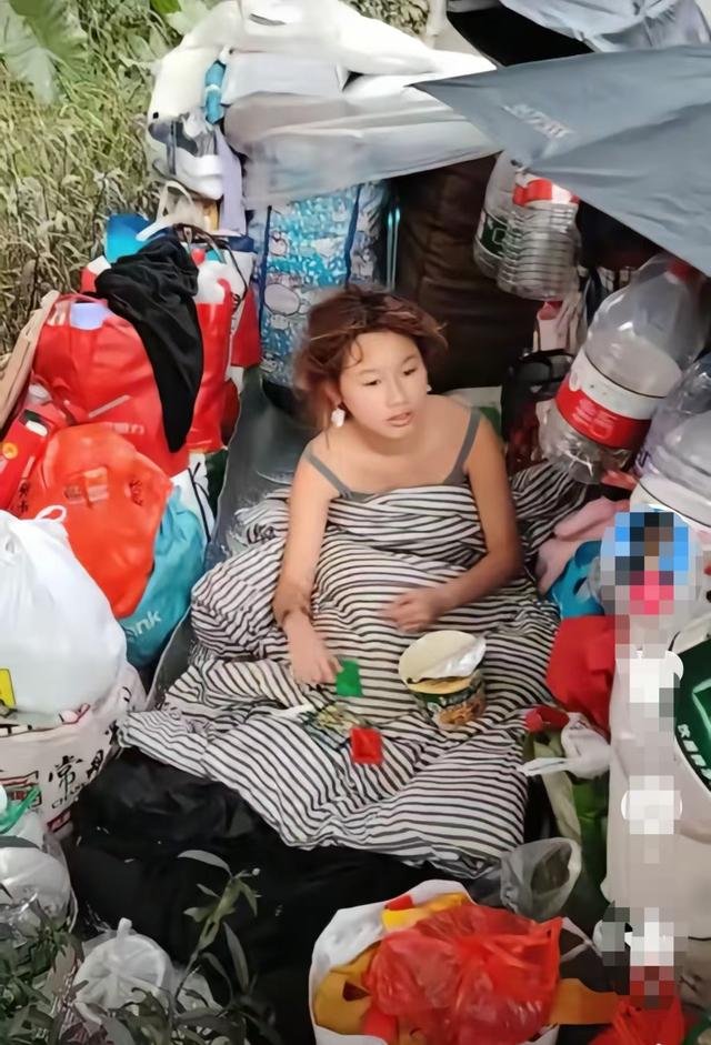 广东18岁女孩流浪街头 天生丽质，一男子隔三差五找她:已带回家