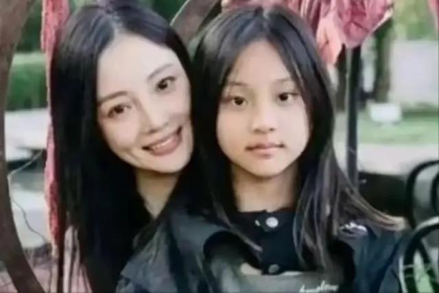 李小璐：年轻时管不住下半身，如今让自己的女儿买了单，她后悔吗