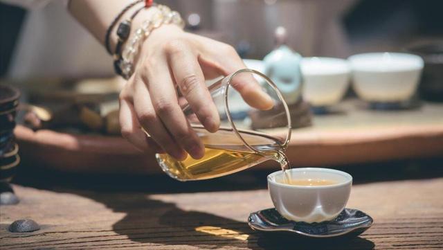 经常喝茶与经常喝白开水的人，谁的身体更健康？研究告诉你答案