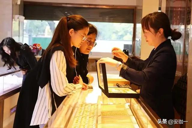 黄金骗局曝光！“周大福”、“老凤祥”被造假，成本仅需几十元