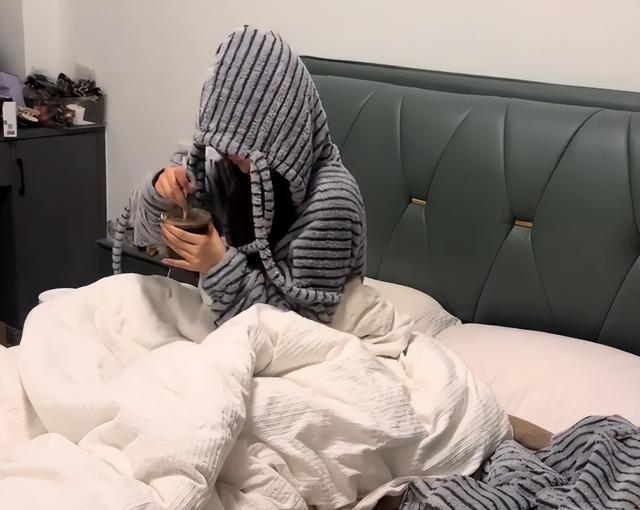 毁三观！老鼠人文化荼毒00后，追求自残式生存，许多家长一无所知