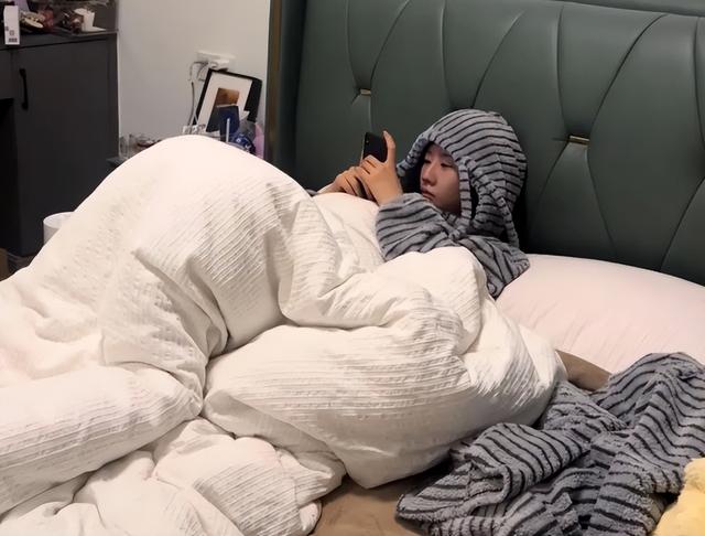毁三观！老鼠人文化荼毒00后，追求自残式生存，许多家长一无所知
