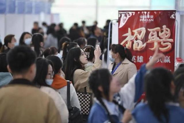 毁三观！老鼠人文化荼毒00后，追求自残式生存，许多家长一无所知