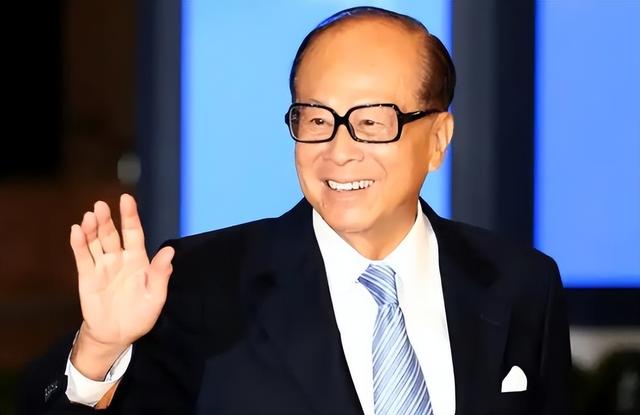 倒计时5天，中央和港府同时行动，李嘉诚不听劝阻，已无法脱身