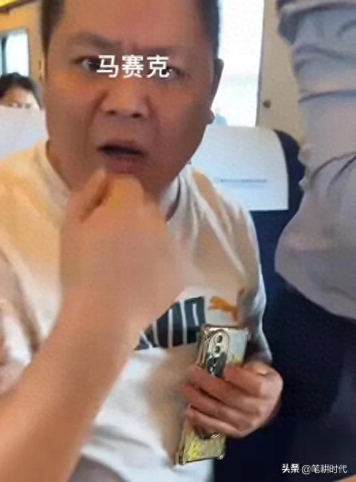 45岁高铁光脚霸座男报应来了！不止拘留 还被客户解约，恐饭碗不保