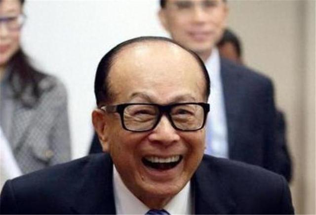 果然不听劝告，李嘉诚加速与美方交易，10天内大结局，国企被除名