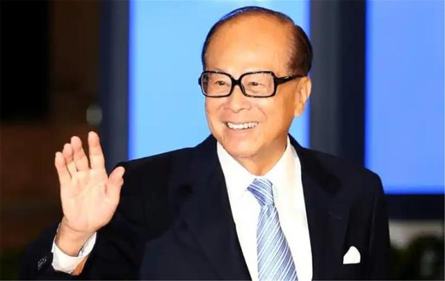 果然不听劝告，李嘉诚加速与美方交易，10天内大结局，国企被除名