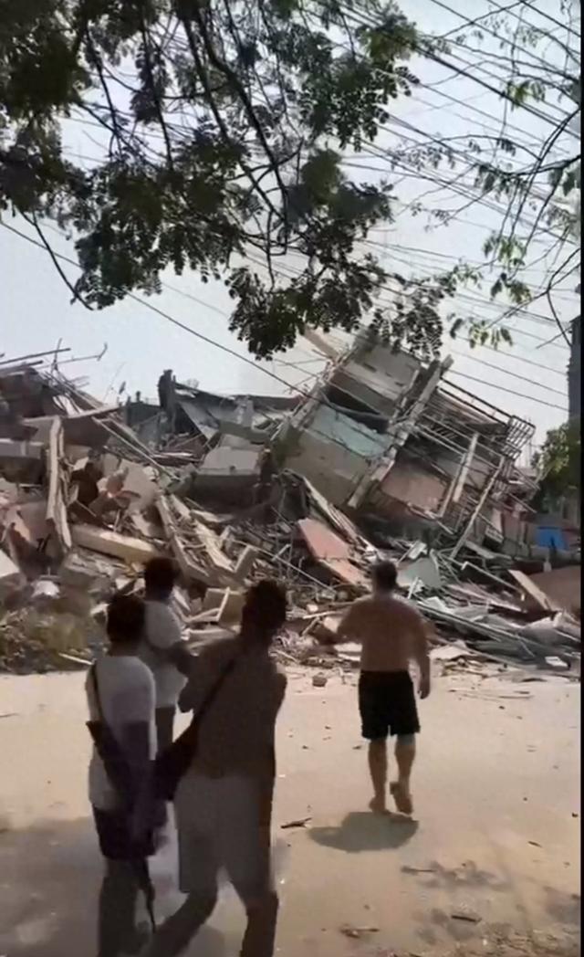 缅甸地震致一家酒店坍塌，在缅华人：里面住了中国人，今天是节日一般都不去上班