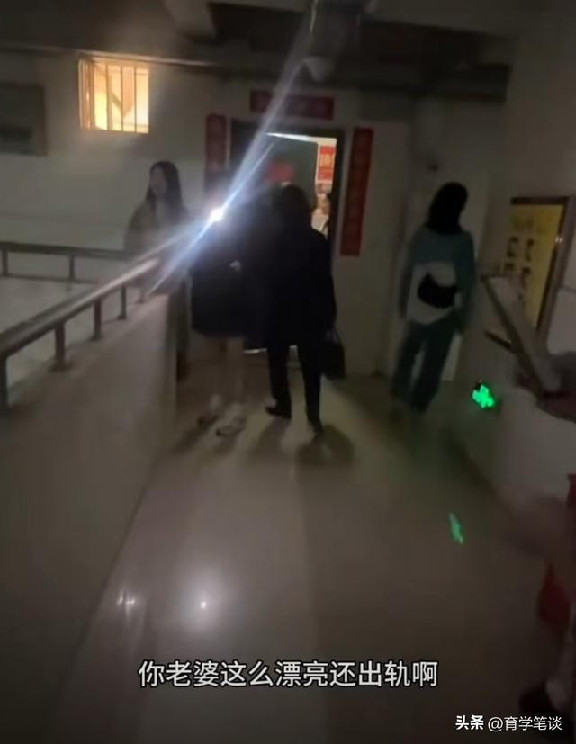 湖南一副教授出轨女学生，大量学生现场喊话：老婆这么漂亮还出轨