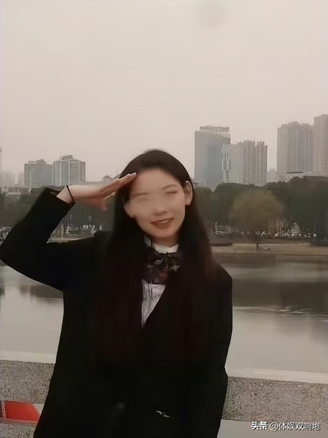 副教授出轨学生开房19次，女子照片被扒，网友：难怪教授把持不住