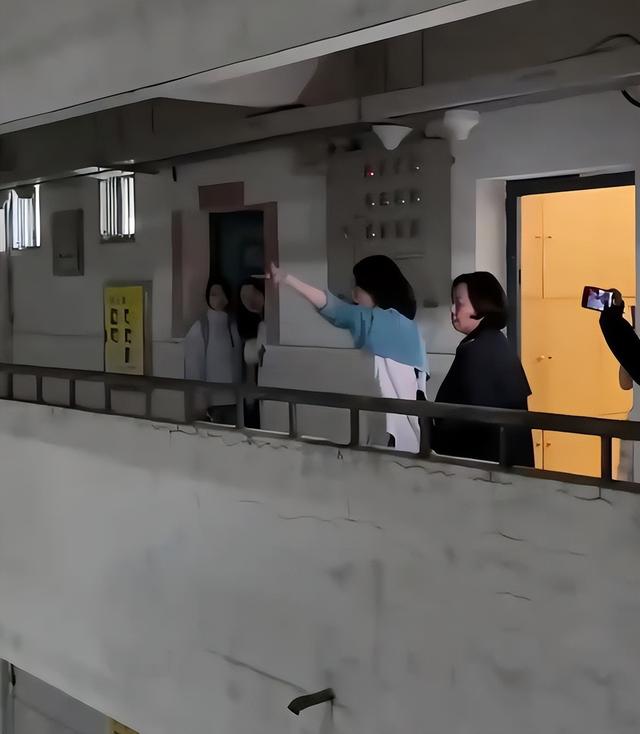 湖南教授出轨女学生，网友扒出背后肮脏交易，比你想的还要黑暗！