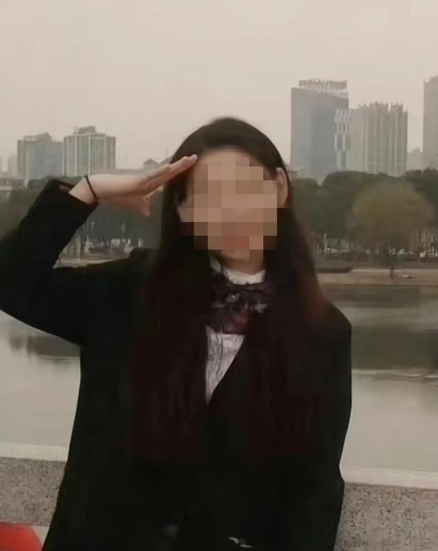 湖南教授出轨女学生，网友扒出背后肮脏交易，比你想的还要黑暗！