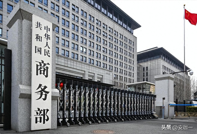 倒计时3天，中央和港府同时行动，李嘉诚不听劝阻，已无法脱身