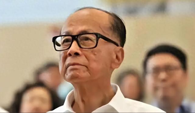 倒计时3天，中央和港府同时行动，李嘉诚不听劝阻，已无法脱身