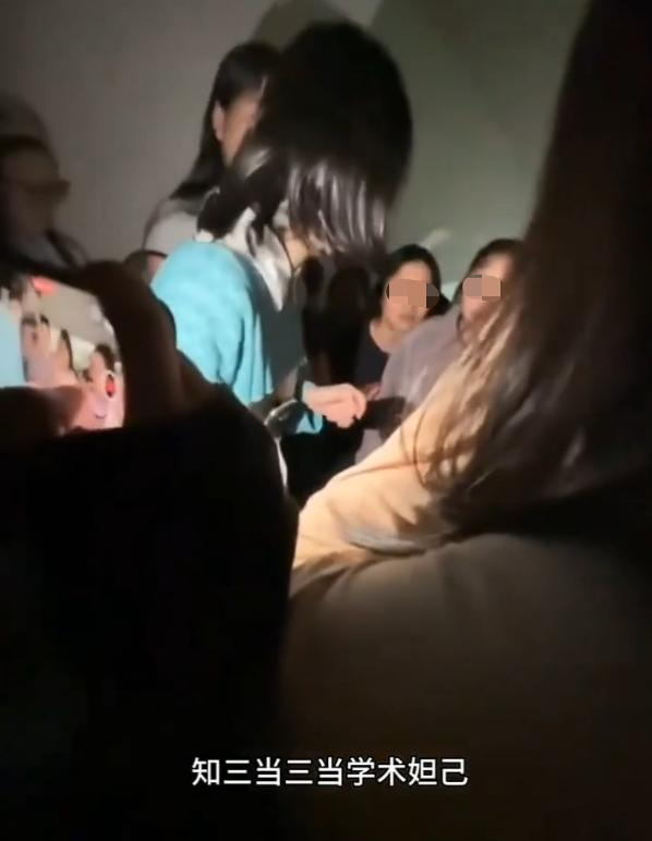湖南高校副教授出轨女学生，开房19次，学校回应，纪委介入调查