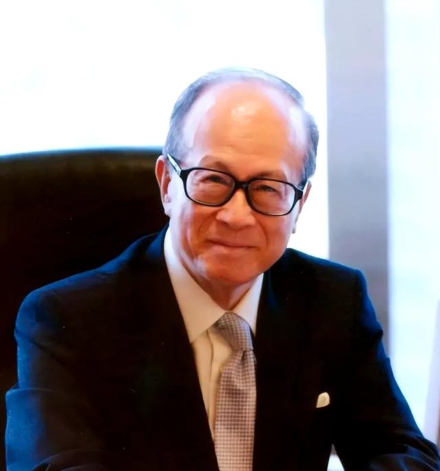 李嘉诚公司市值蒸发近800亿元