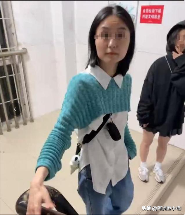 教授出轨学生后续：妻子身材纤瘦高挑，大眼睛性格豪爽，同是老师