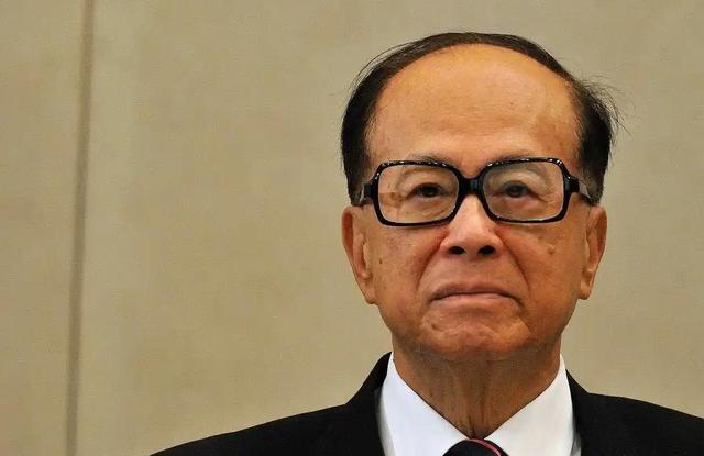 96岁李嘉诚突遭审查！228亿交易惊动中央，老李这次真栽了？