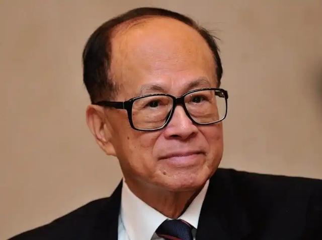 李嘉诚太精明了！交易叫停之后，次子撇清长和关系，美国出手了
