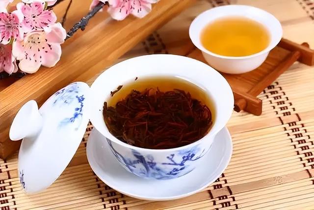 红茶和绿茶，哪个对身体更好？医生给出了答案，你喝对了吗？