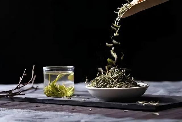 红茶和绿茶，哪个对身体更好？医生给出了答案，你喝对了吗？