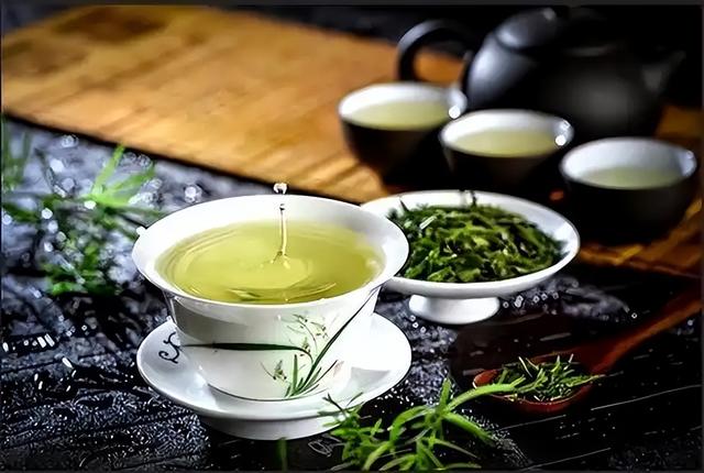 红茶和绿茶，哪个对身体更好？医生给出了答案，你喝对了吗？