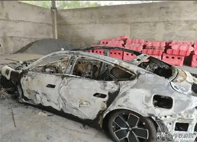 SU7高速起火后续，小米公布车辆数据，女生很漂亮，家属难以接受