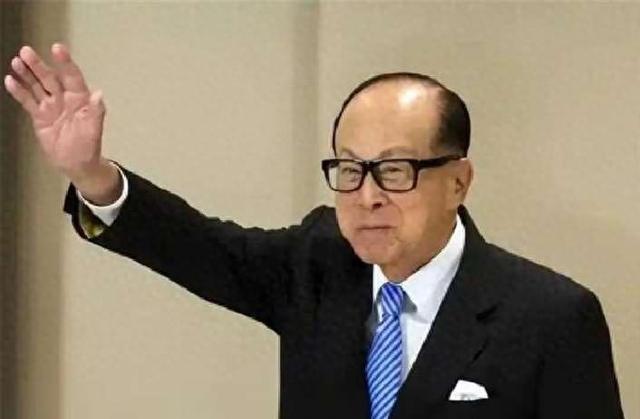 坏消息一个接一个，交易暂停，4大集团暴亏781亿，李嘉诚后悔晚了