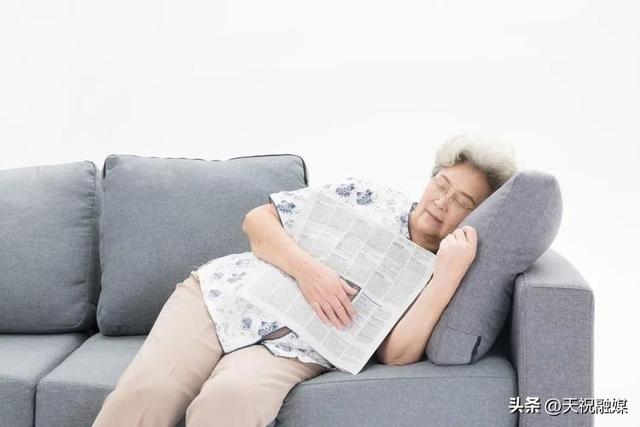 眼睛是“脑梗”的放大镜？医生说：眼睛若有这4个异常，及时就医