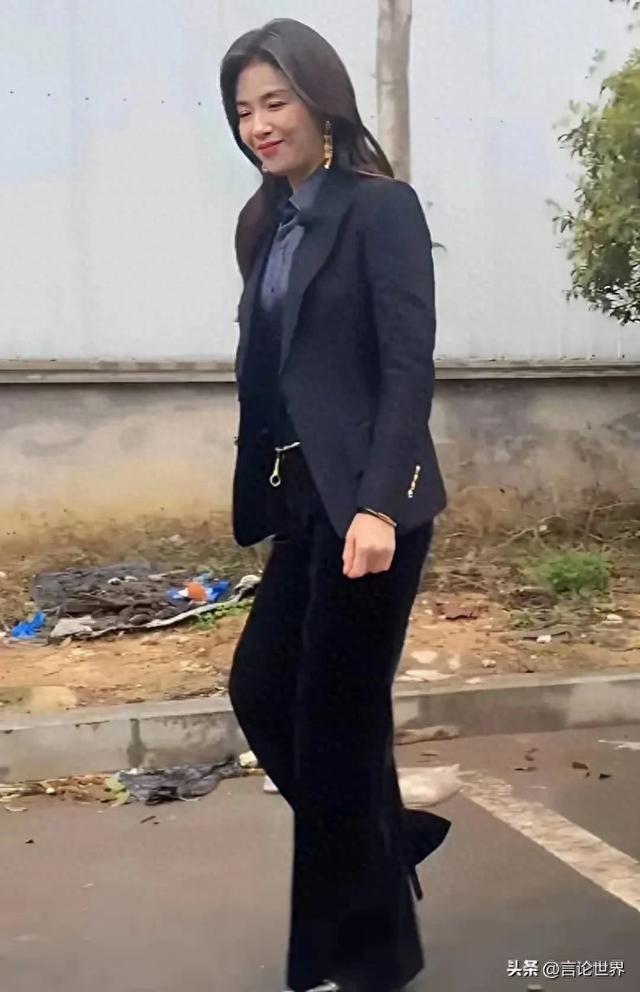 47岁的刘涛被偶遇，真实颜值就是这样，没有网上说的那么美丽