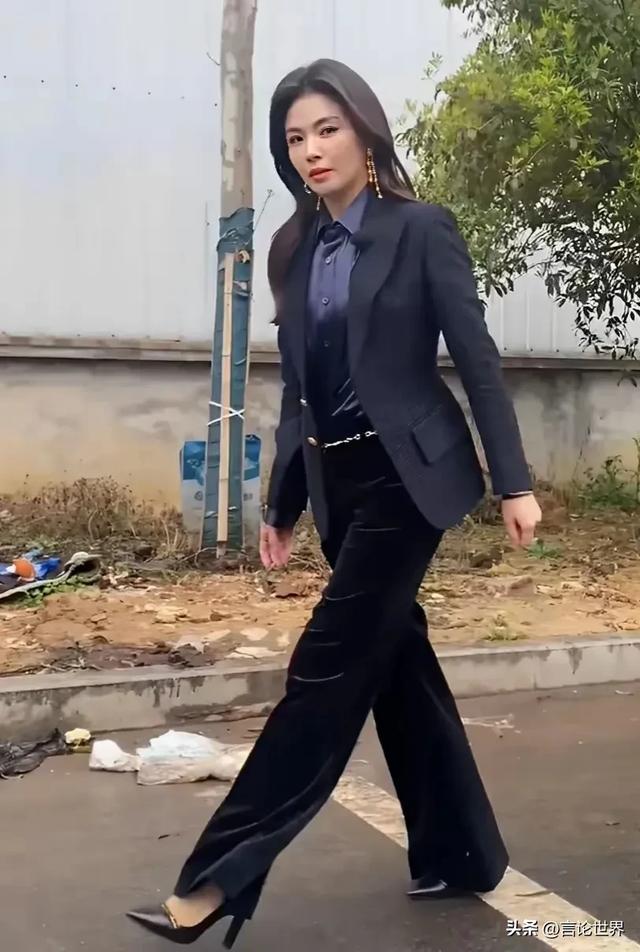 47岁的刘涛被偶遇，真实颜值就是这样，没有网上说的那么美丽