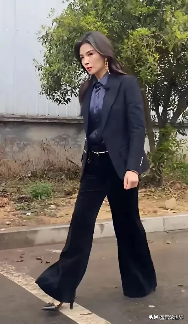 47岁的刘涛被偶遇，真实颜值就是这样，没有网上说的那么美丽