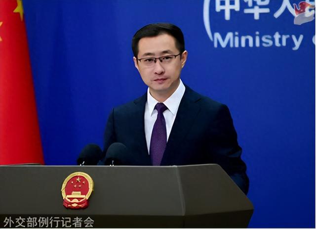 刚豁免中国商品关税，不到24小时，特朗普又变了，中国却换了弄法
