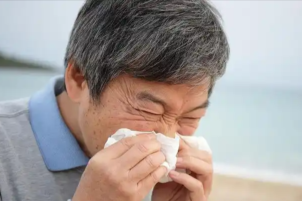 人不会无缘无故患老年痴呆！医生发明
：得老年痴呆，离不开这4点