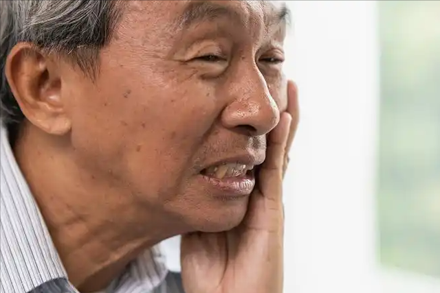 人不会无缘无故患老年痴呆！医生发明
：得老年痴呆，离不开这4点